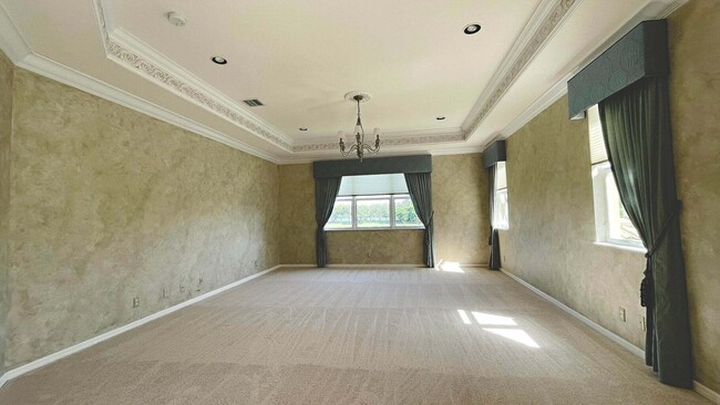 Building Photo - 9843 Vía Amati