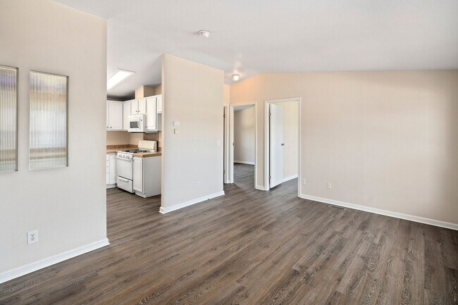 Building Photo - 307 N Poe St