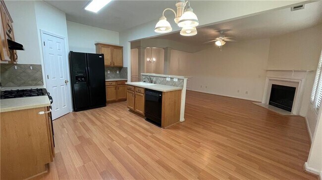 Building Photo - 2028 Ellison Way