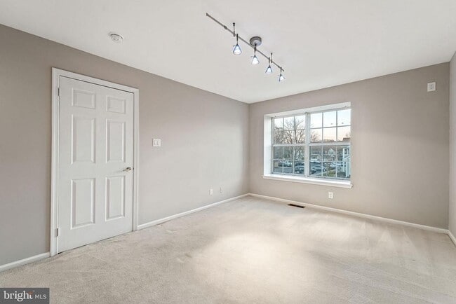 Building Photo - 4401 Aberdeen Ln