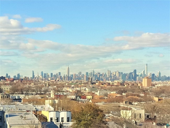 Building Photo - 691 Chauncey St