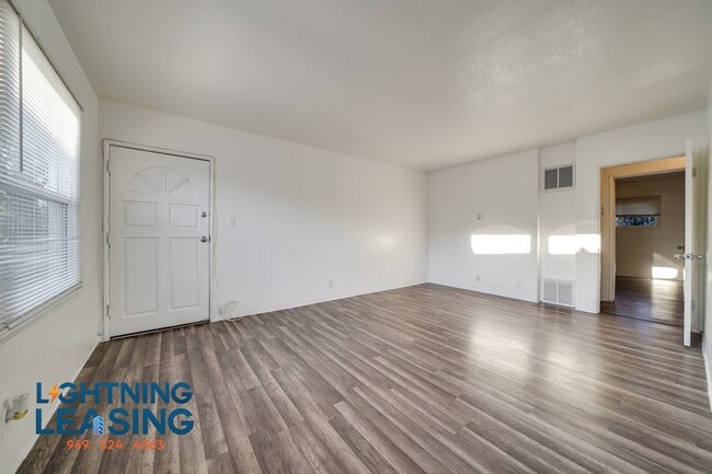 Building Photo - 14757 1/2 Vanowen-4B