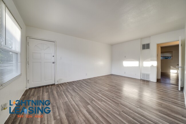 Building Photo - 14759 1/2 Vanowen-4B