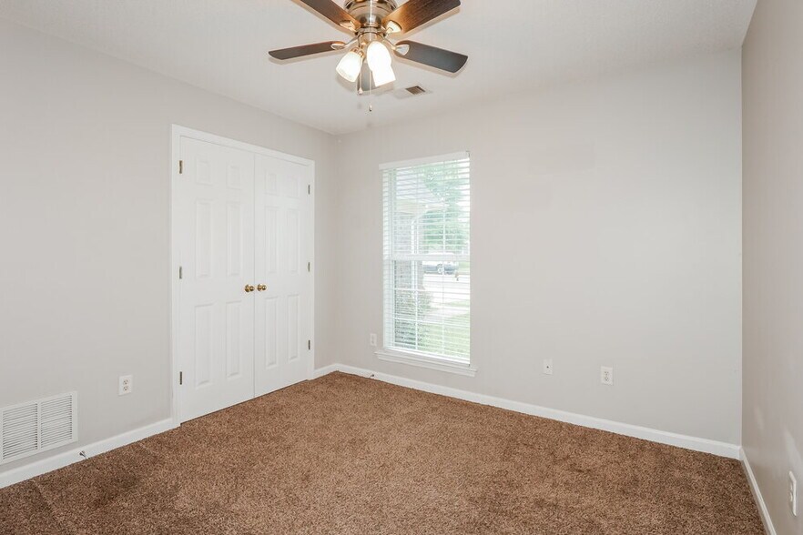 Building Photo - 10316 Cottage Oaks Dr