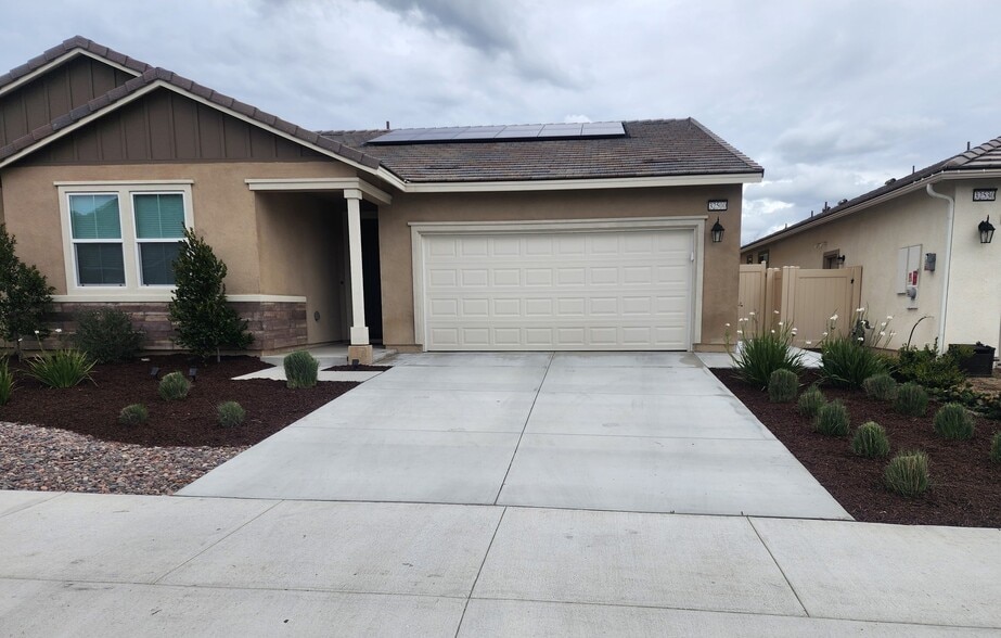 Building Photo - 32500 McKiernan Ln