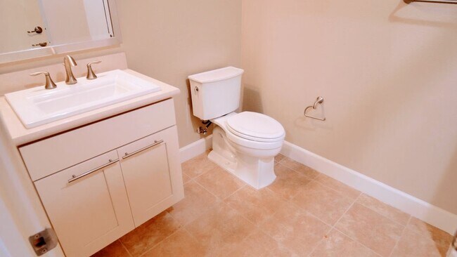 Building Photo - 5967 Raleigh Rd