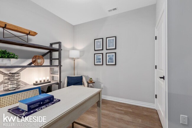 Building Photo - 8505 Valley Dr