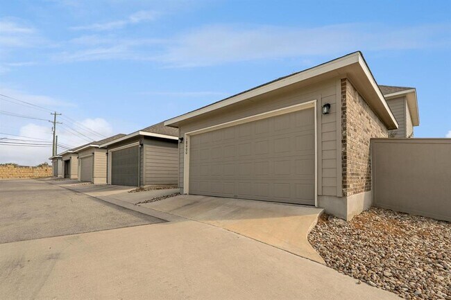 Building Photo - 18000 Malnati Dr