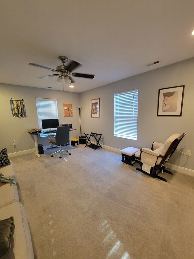 Building Photo - 4BR / 4BA Single-Family Home Near Norfolk ...