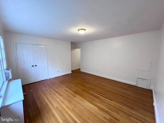 Building Photo - 4417 Volta Pl NW