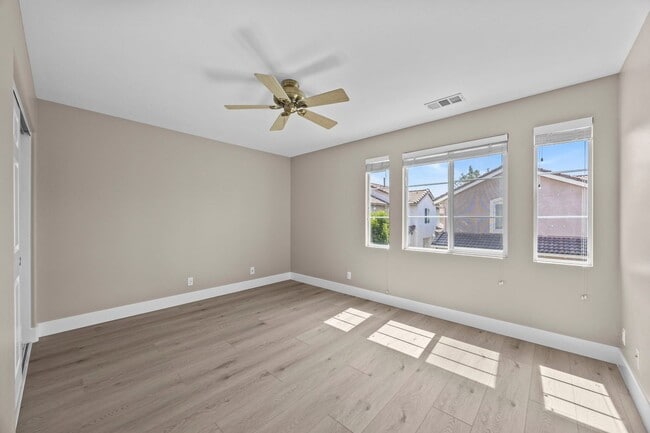 Building Photo - Beautiful detached condo in Painted Trails!
