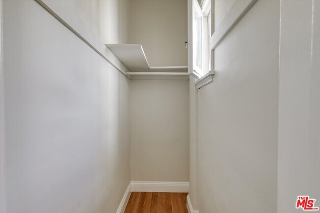 Building Photo - 9945 Robbins Dr