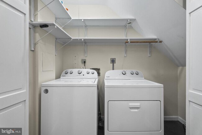 Building Photo - 9102 Volunteer Dr