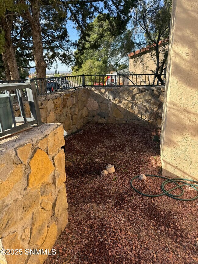 Building Photo - 3234 Highridge St