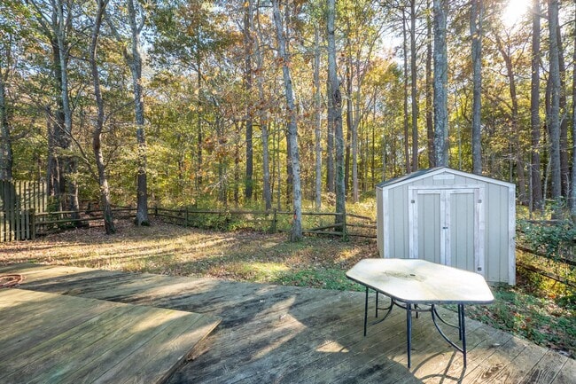 Building Photo - 2 bedroom 1.5 bath Duplex Close to the Beach