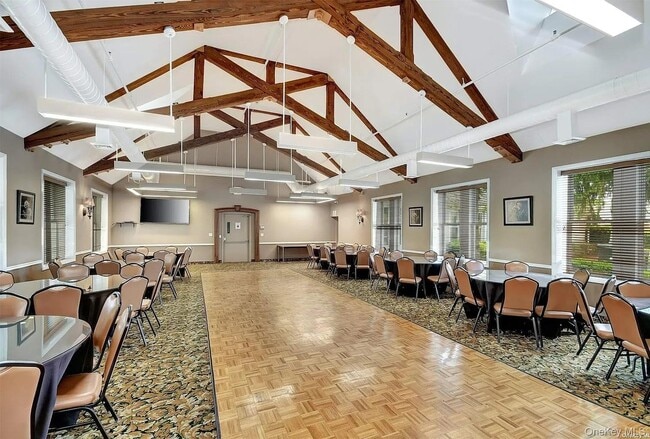Building Photo - 23 Broadlawn Dr