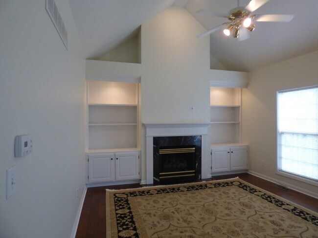 Building Photo - LOVELY HOME in Hamburg; Renovated, Garage, Many Upgrades!