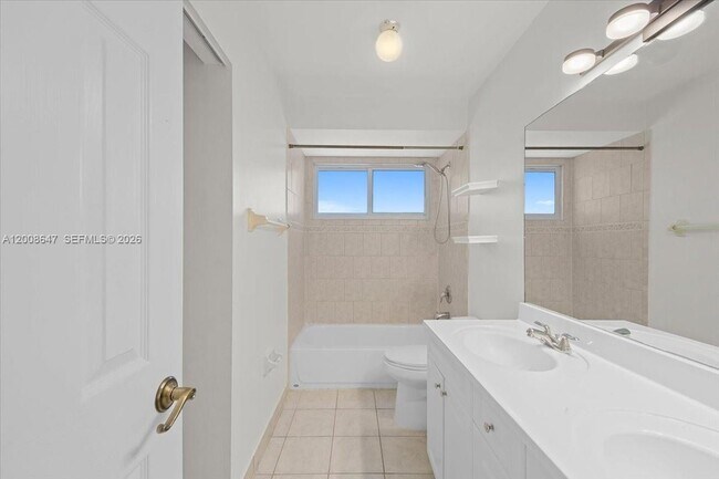 Building Photo - 2560 Bass Way