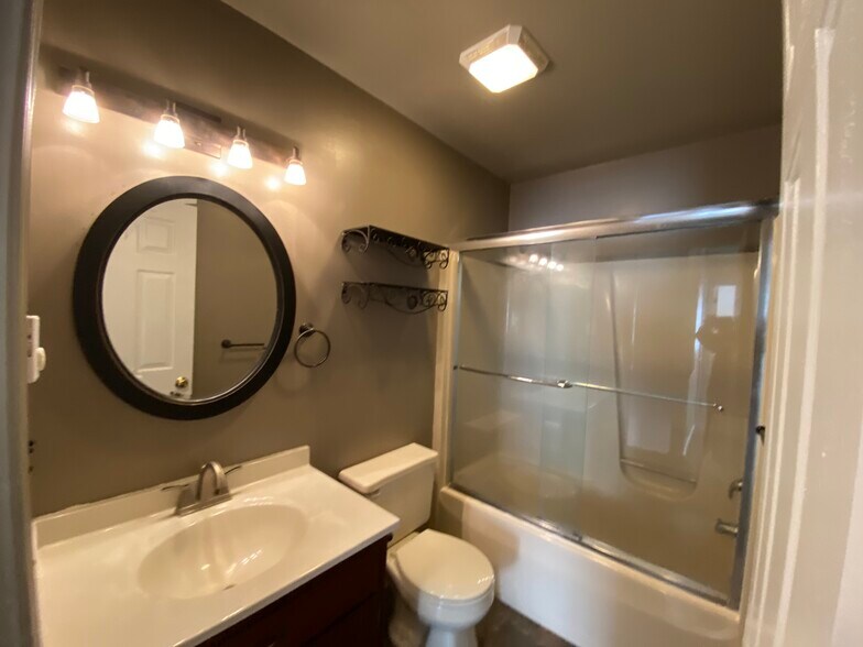 Building Photo - 6183 Mountain View Dr