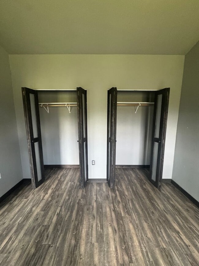 Building Photo - 933 Lincolnwood Dr