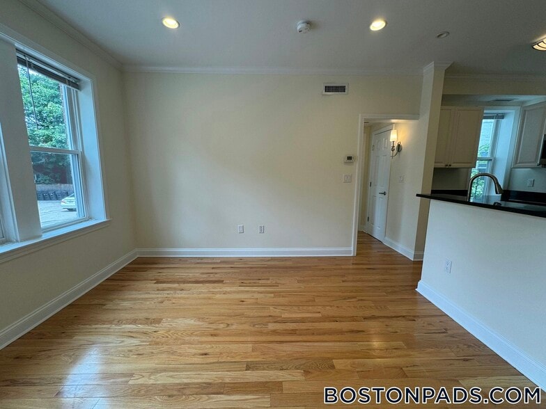 Building Photo - 3 Chauncy St