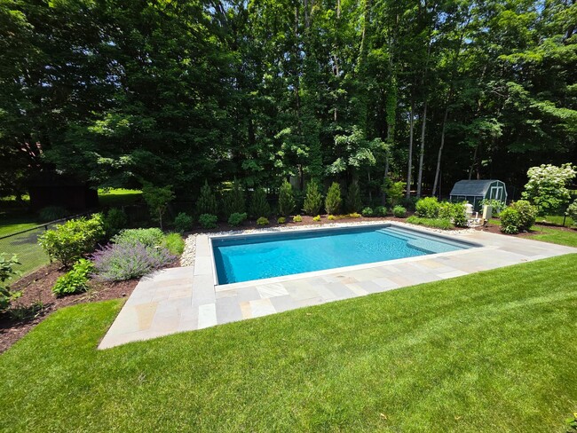 Building Photo - Luxury Living in Ridgewood