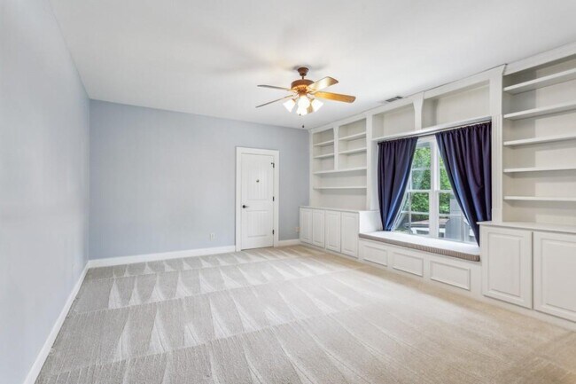 Building Photo - 1363 Sylvan Cir NE