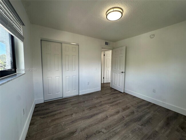 Building Photo - 529 SW 4th St