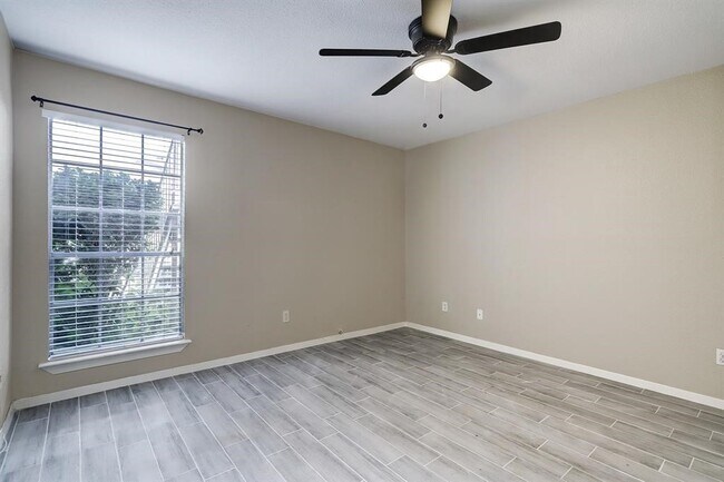 Building Photo - 1880 White Oak Dr