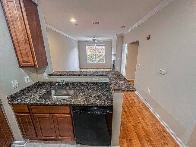 Building Photo - Sunny 1 Bed 1 Bath Condo In Beautiful Fairfax Ridge Condo