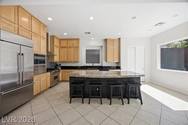 Building Photo - 2765 Struan Ave