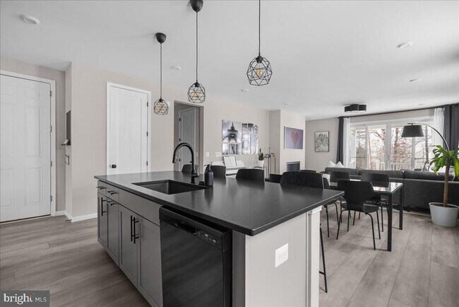 Building Photo - 154 Nevermore Dr