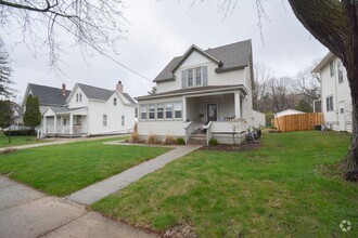 Building Photo - Character-filled 2 bed 1.5 home across fro...