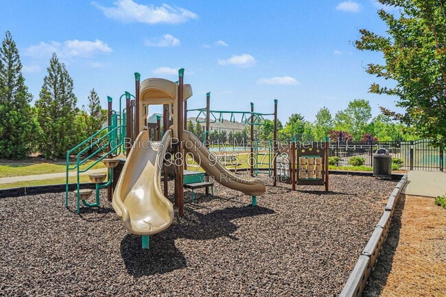 Building Photo - 16110 Winfield Hall Dr