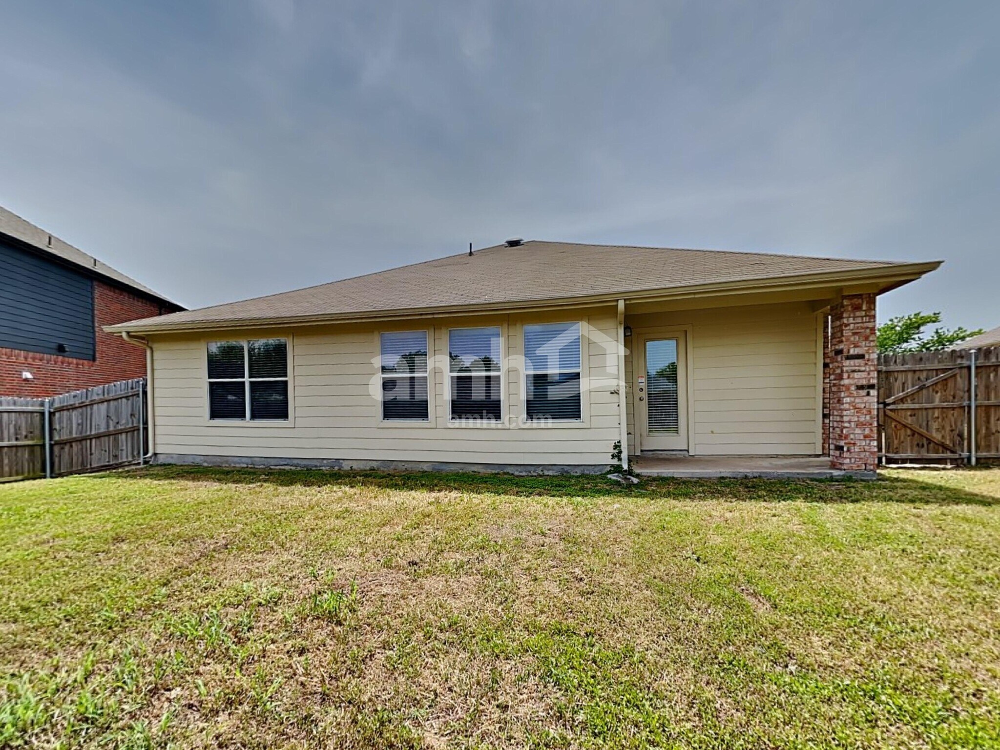 Building Photo - 4004 Heavenly Way