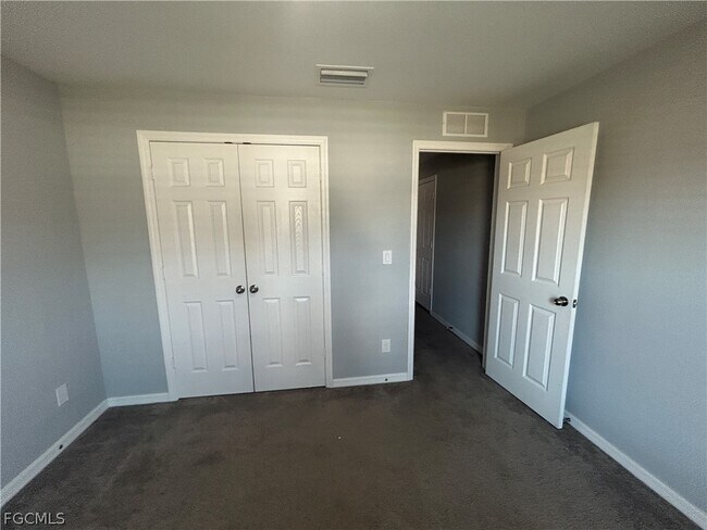 Building Photo - 3921 NE 15th Pl