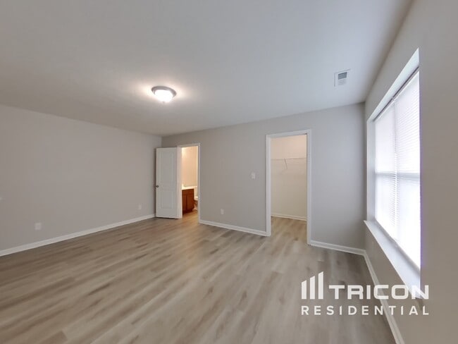 Building Photo - 972 Martin Dr