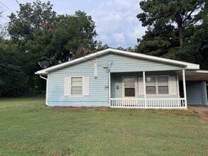 Building Photo - 1025 17th St NE