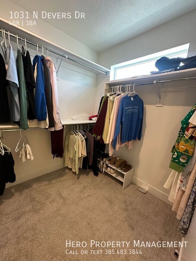 Building Photo - 1031 Devers Dr