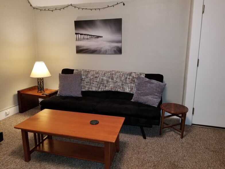 Building Photo - 238 Elm St