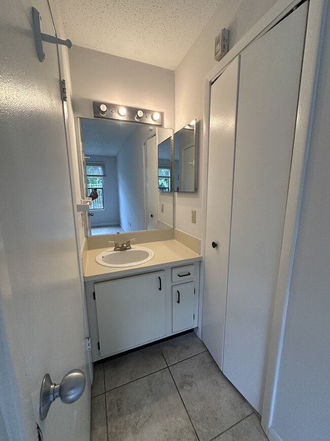 Building Photo - 225 S Tropical Trail