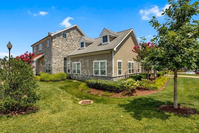 Building Photo - 24676 Hutchinson Farm Dr