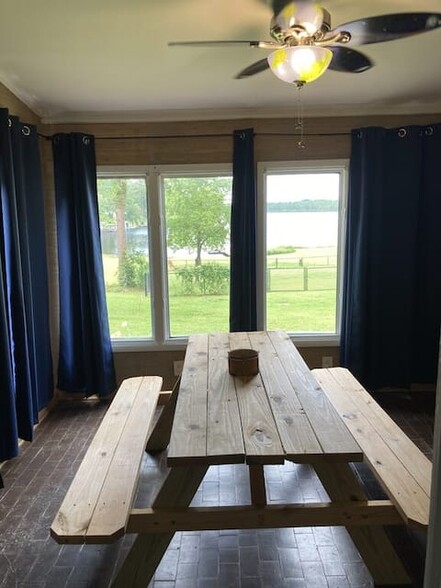 Breakfast,sunroom. - 1014 Sailclub Rd