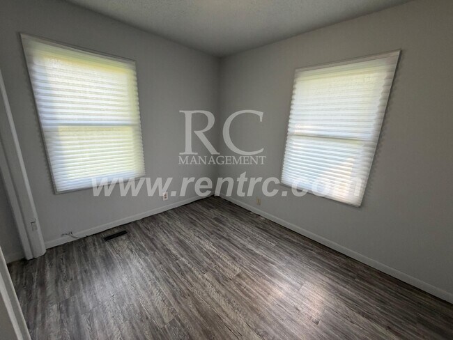 Building Photo - 1016 Koehn-