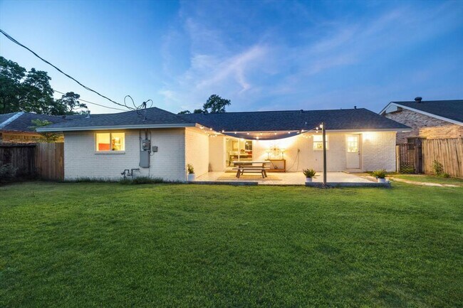 Building Photo - 14022 Roundstone Ln