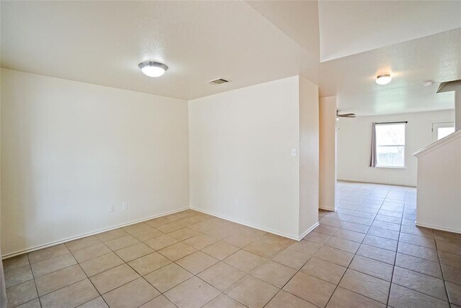 Building Photo - 714 Lavaca Loop