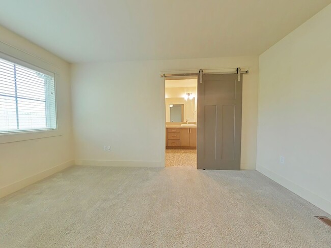 Building Photo - 3 Bedroom House ~ South Corvallis ~ Small ...