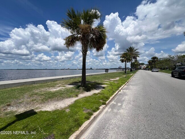 Building Photo - 1789 River Rd