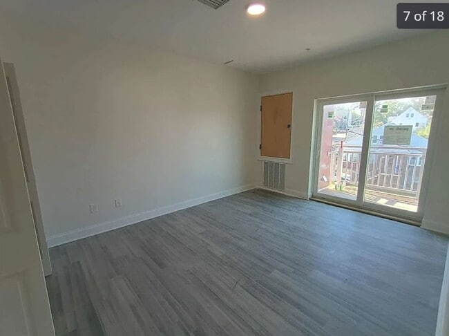 Building Photo - 10 Franklin Ave