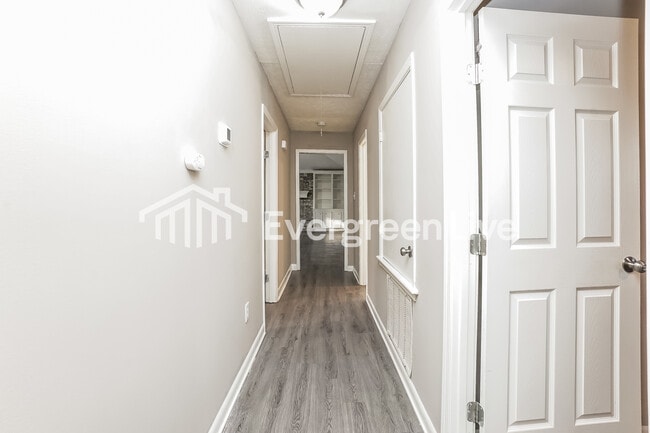 Building Photo - 102 Brookhill Cove